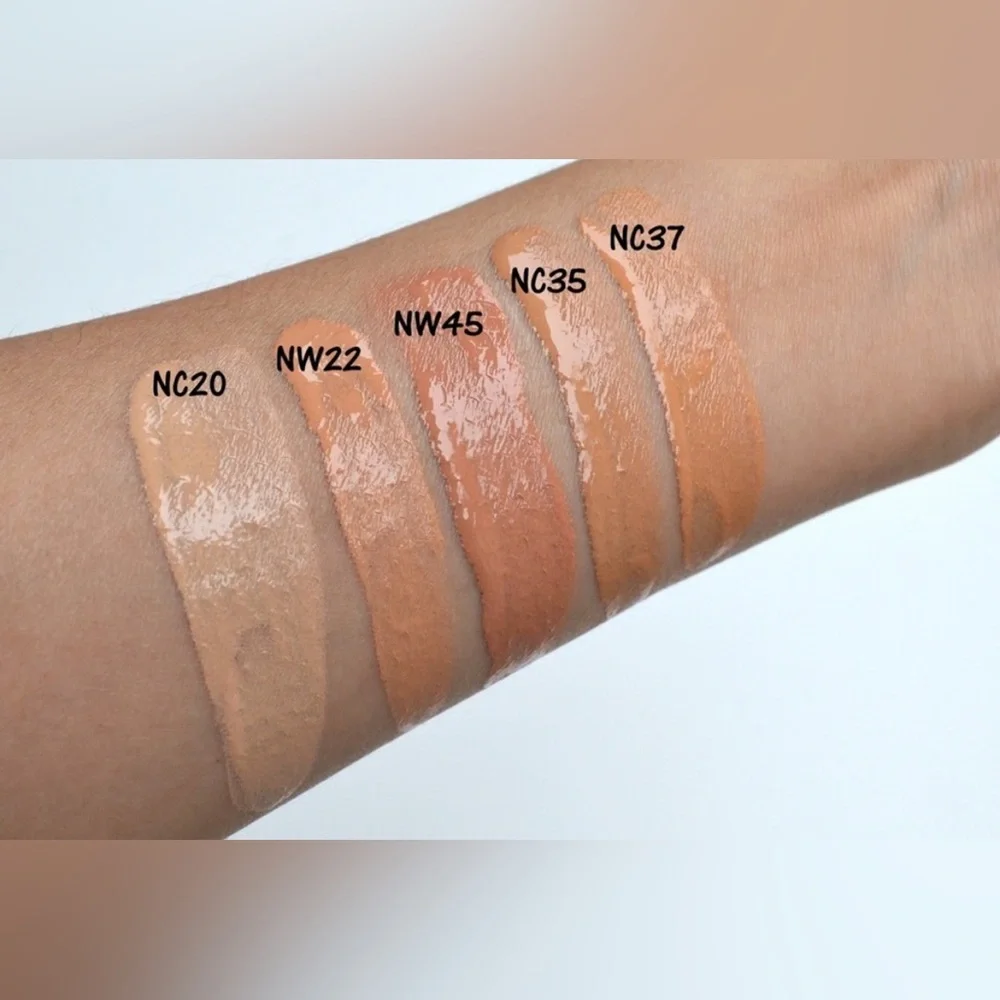 New NC35 Mac Studio Waterweight SPF 30 Foundation Brand New in Box